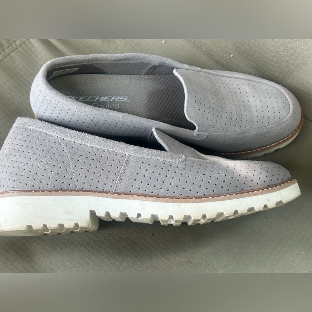 Sketchers Go Walk Arch Fit Loafers- Size 8.5- like new gray - Picture 2 of 6
